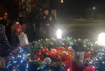 PALJENJE DRUGE SVIJEĆE NA ADVENTSKOM VIJENCU U CENTRU